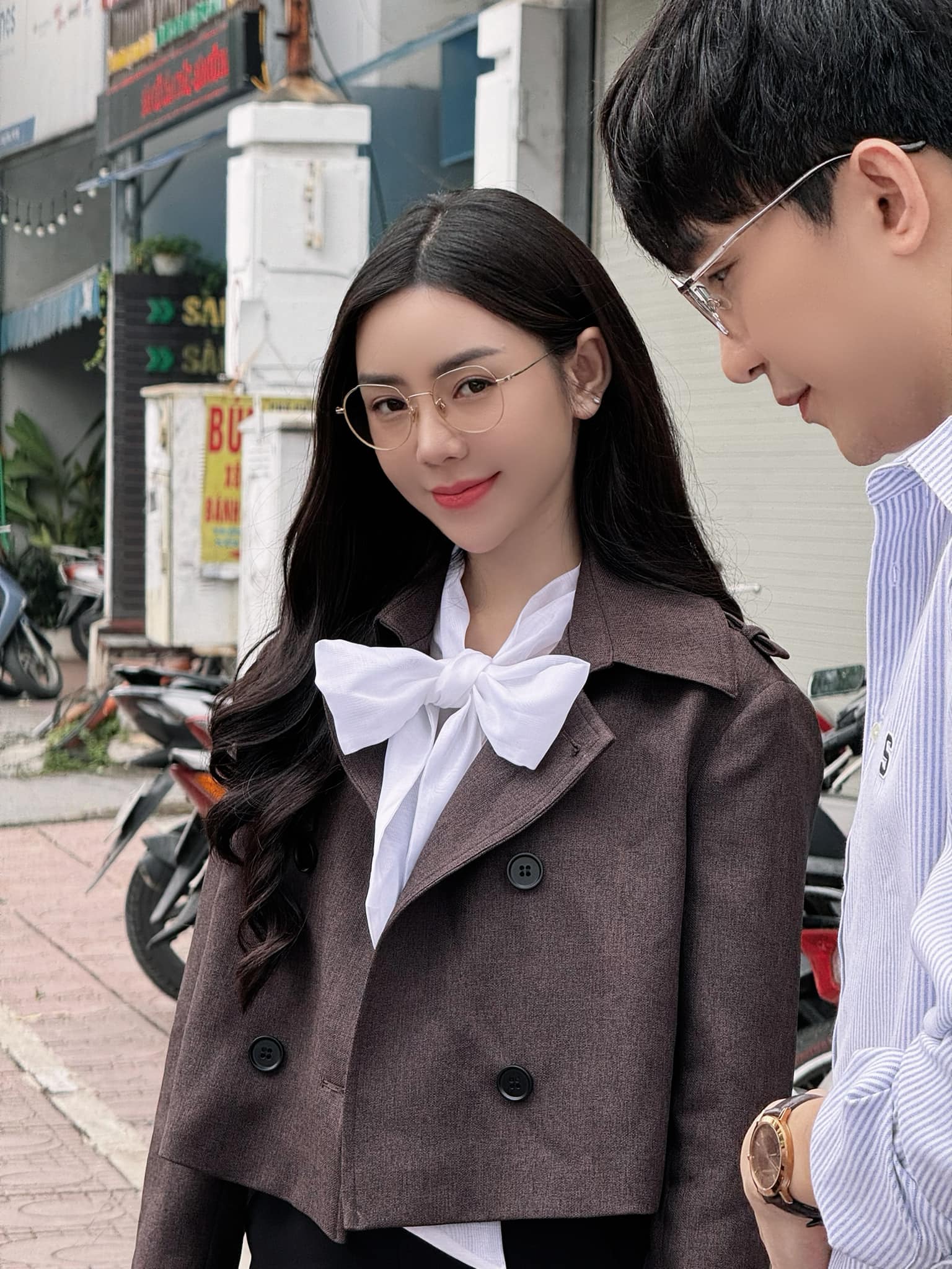 Quỳnh Kool mặc gì để trở thành cô giáo Nguyệt trong 'Chúng ta của 8 năm sau'? - Ảnh 2. Quỳnh Kool mặc gì để trở thành cô giáo Nguyệt trong 'Chúng ta của 8 năm sau'? - Ảnh 2.